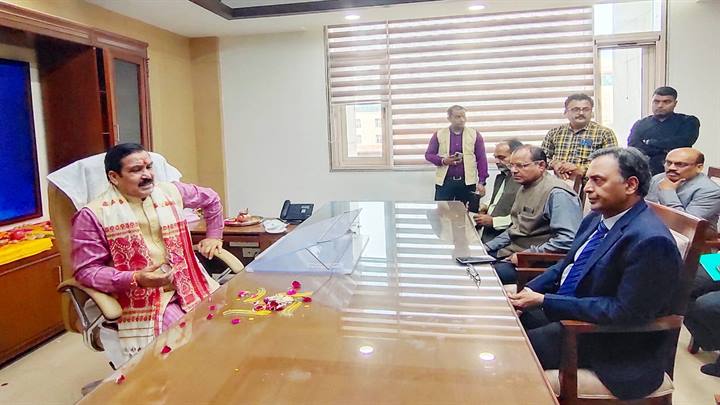 कौशल विकास एवं रोजगार राज्यमंत्री (स्वतंत्र प्रभार) ने पदभार ग्रहण किया